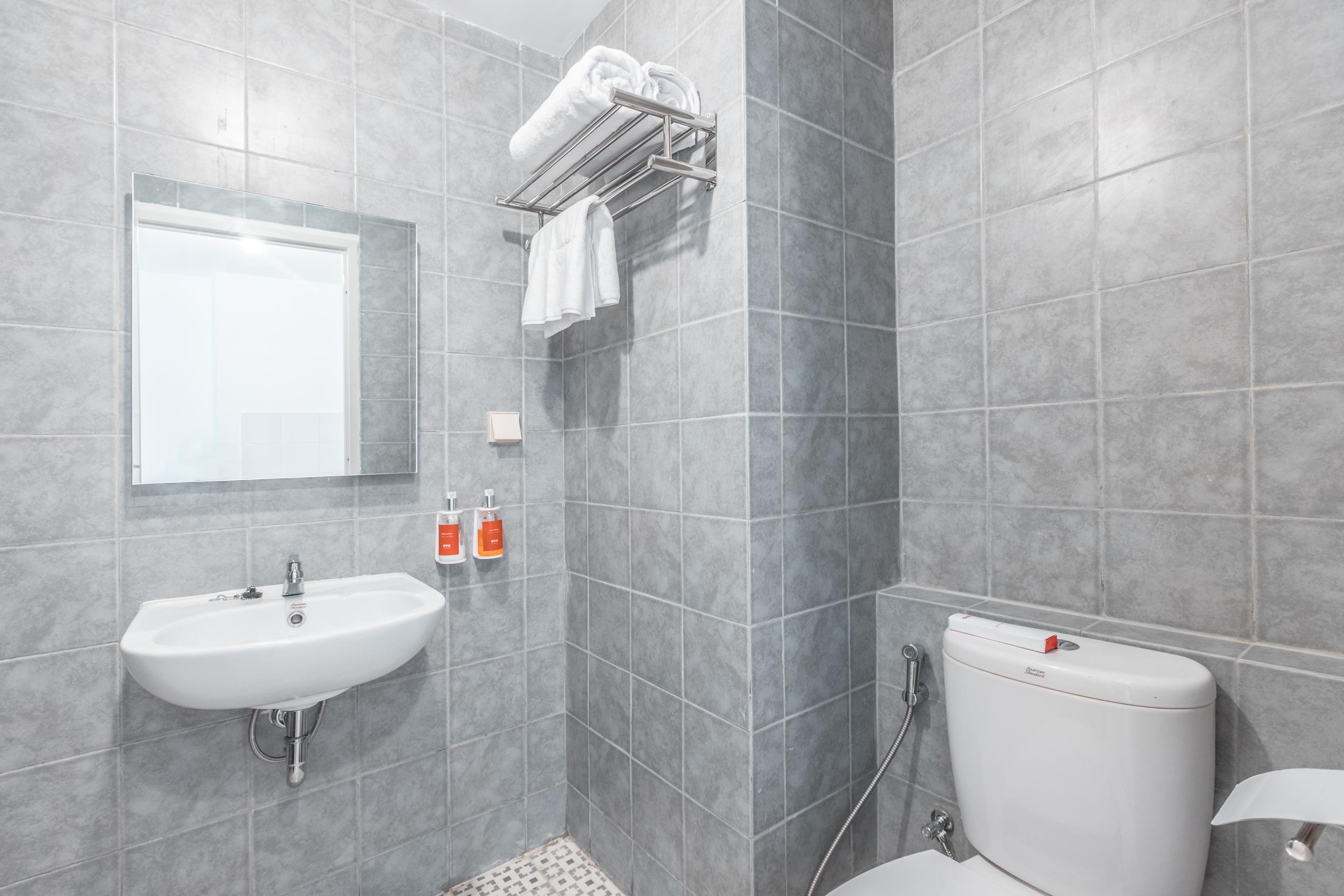 Oyo Flagship 766 Prima Orchard Hotel Bekasi Luaran gambar